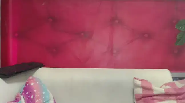 Snapshot of ReiLyMalkova chatting on February 2025 05:29:01 PM ReiLyMalkova online show from February 2025 05:29:01 PM