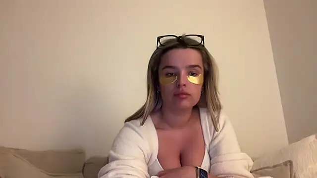 maisiesmithx online show from April 2026 08:20:02 PM