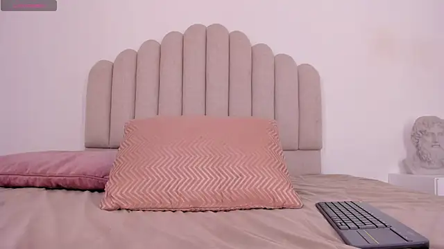 Nikki Angel  online show from January 2025 07:09:02 PM