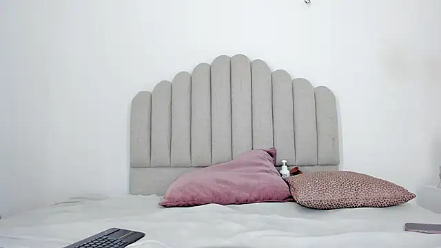 Nikki Angel  online show from February 2025 07:31:02 PM