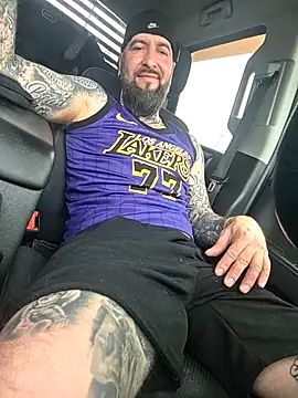 Snapshot of Beardedtattood chatting on April 2026 01:41:02 PM Beardedtattood online show from April 2026 01:41:02 PM
