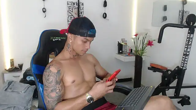 Leonard Price online show from February 2025 09:00:01 PM