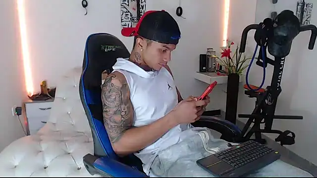 Leonard Price online show from March 2025 03:28:02 PM