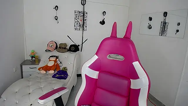 Leonard Price online show from September 2025 01:07:02 AM