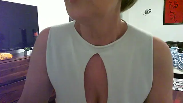 Snapshot of __Angel78__ chatting on September 2025 01:22:01 PM Angel78 online show from September 2025 01:22:01 PM
