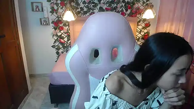 Snapshot of NathaliaSweet_11 chatting on January 2025 05:51:02 PM NathaliaSweet 11 online show from January 2025 05:51:02 PM