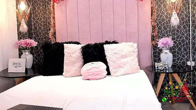 Snapshot of Violet_Grace chatting on December 2024 01:25:01 PM Violet Grace online show from December 2024 01:25:01 PM