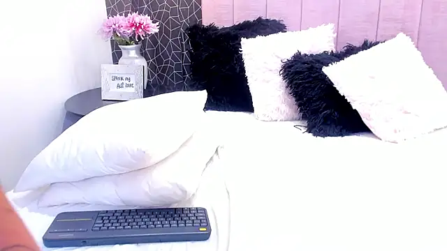Snapshot of Violet_Grace chatting on January 2025 07:20:02 PM Violet Grace online show from January 2025 07:20:02 PM