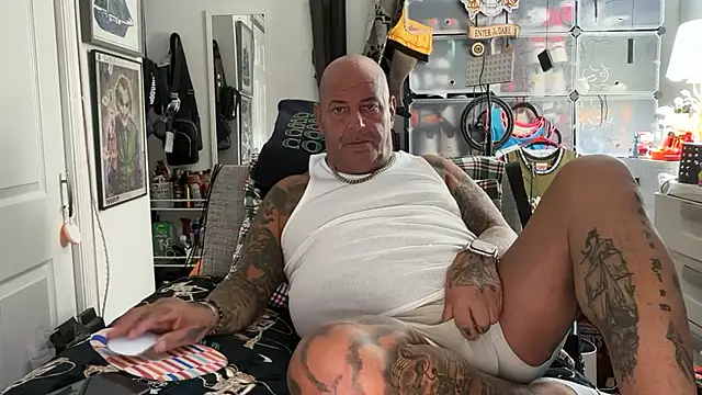 joeytatts66 online show from October 2025 01:44:01 AM