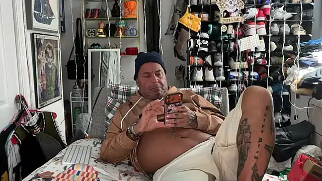 joeytatts66 online show from December 2025 03:35:01 AM