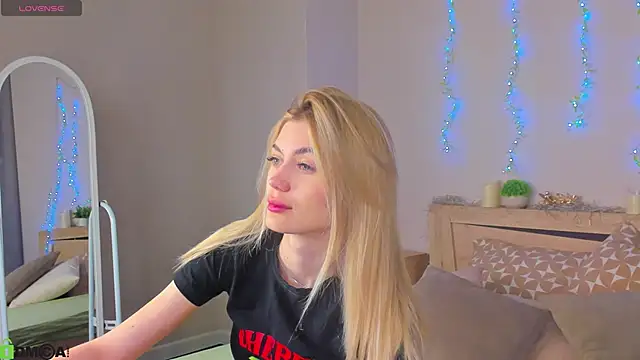 Snapshot of Cherry_Price chatting on May 2026 11:12:02 PM Cherry Price online show from May 2026 11:12:02 PM