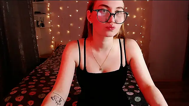 Snapshot of Miya_Mark chatting on December 2024 03:00:02 PM Miya Mark online show from December 2024 03:00:02 PM