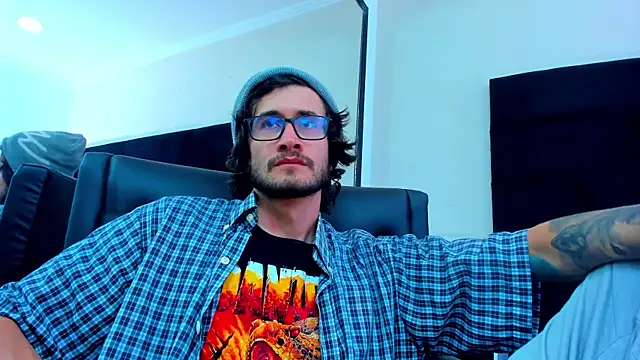 Snapshot of Loggan_donnelly chatting on February 2025 09:15:01 PM Loggan donnelly online show from February 2025 09:15:01 PM
