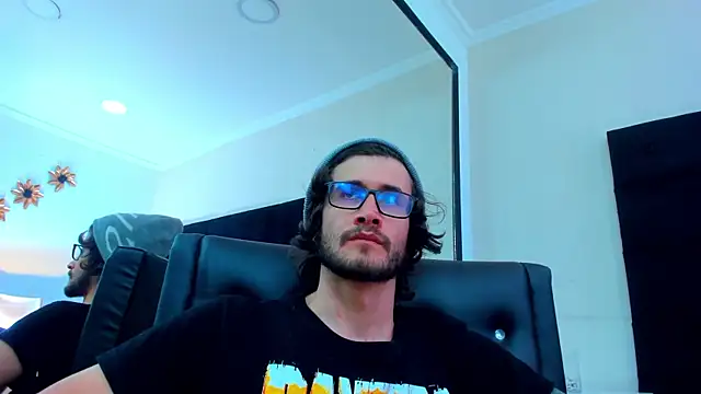 Snapshot of Loggan_donnelly chatting on February 2025 12:41:01 AM Loggan donnelly online show from February 2025 12:41:01 AM