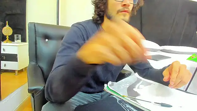 Snapshot of Loggan_donnelly chatting on March 2025 08:59:01 PM Loggan donnelly online show from March 2025 08:59:01 PM