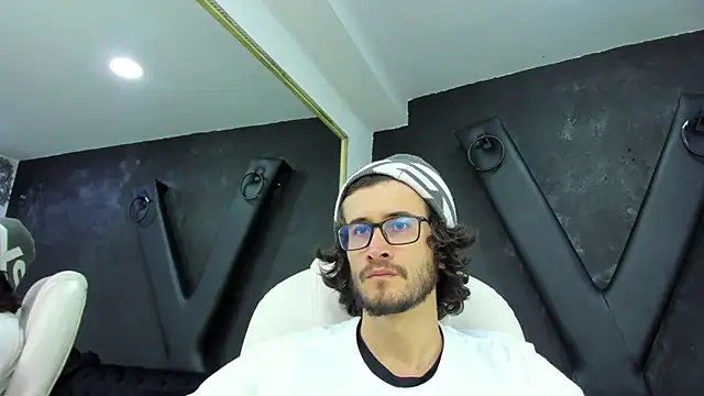 Snapshot of Loggan_donnelly chatting on March 2025 07:49:02 PM Loggan donnelly online show from March 2025 07:49:02 PM