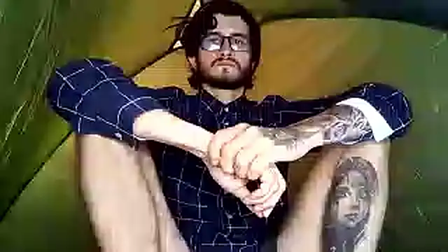 Loggan donnelly online show from November 2025 01:07:02 AM