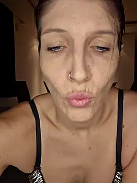 Snapshot of Lenchen_ chatting on January 2025 08:39:01 PM Lenchen online show from January 2025 08:39:01 PM