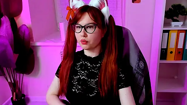 CarolGiggly online show from December 2025 02:00:01 PM