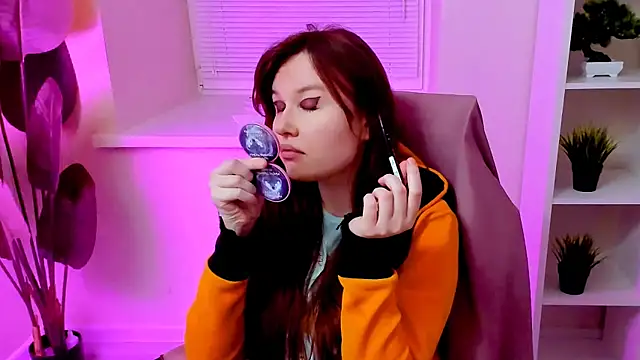 CarolGiggly online show from April 2026 12:29:02 PM