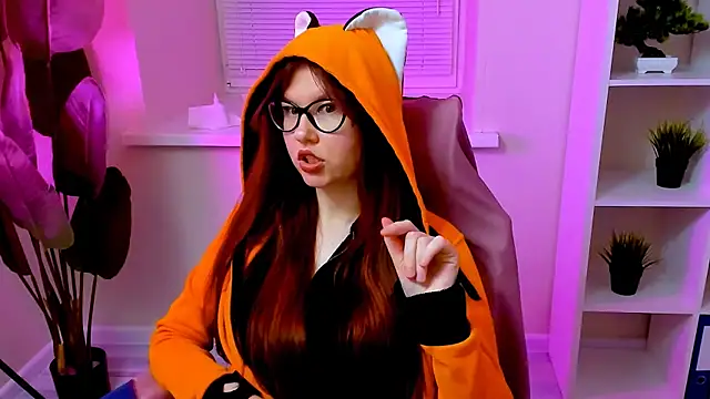 Snapshot of CarolGiggly chatting on May 2026 12:57:01 PM CarolGiggly online show from May 2026 12:57:01 PM