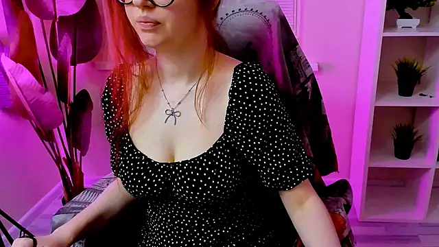 Snapshot of CarolGiggly chatting on July 2026 12:02:02 AM CarolGiggly online show from July 2026 12:02:02 AM