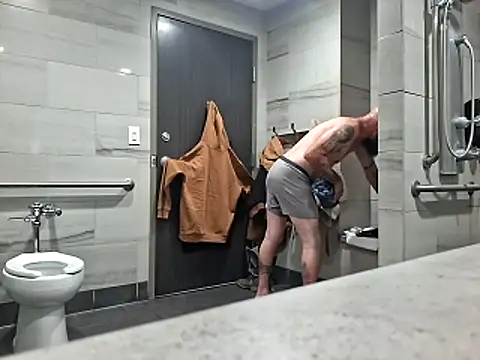 Snapshot of Cantufamily1979 chatting on October 2025 05:42:02 AM Cantufamily1979 online show from October 2025 05:42:02 AM