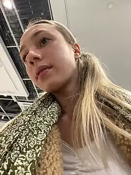 Snapshot of Lia__Love chatting on October 2025 12:15:01 PM Lia Love online show from October 2025 12:15:01 PM