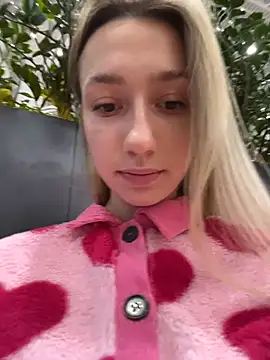 Snapshot of Lia__Love chatting on October 2025 12:05:02 PM Lia Love online show from October 2025 12:05:02 PM