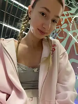 Snapshot of Lia__Love chatting on October 2025 12:09:01 PM Lia Love online show from October 2025 12:09:01 PM