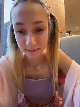 Snapshot of Lia__Love chatting on November 2025 12:27:02 PM Lia Love online show from November 2025 12:27:02 PM