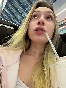 Snapshot of Lia__Love chatting on November 2025 02:04:01 PM Lia Love online show from November 2025 02:04:01 PM