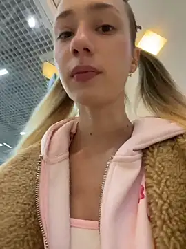 Snapshot of Lia__Love chatting on November 2025 12:05:02 PM Lia Love online show from November 2025 12:05:02 PM