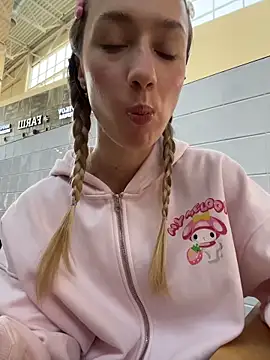 Snapshot of Lia__Love chatting on November 2025 12:04:01 PM Lia Love online show from November 2025 12:04:01 PM