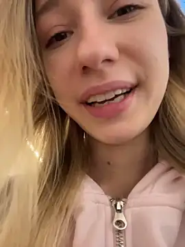 Snapshot of Lia__Love chatting on November 2025 12:11:01 PM Lia Love online show from November 2025 12:11:01 PM