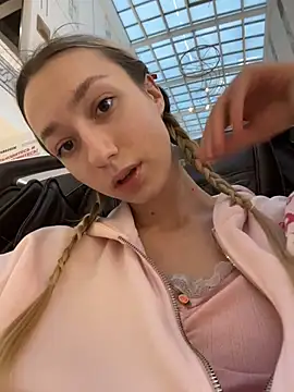 Snapshot of Lia__Love chatting on November 2025 12:05:02 PM Lia Love online show from November 2025 12:05:02 PM