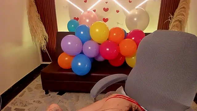 lunaalynch online show from February 2026 07:35:01 PM