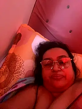 GiaNahomi online show from December 2024 01:13:02 PM