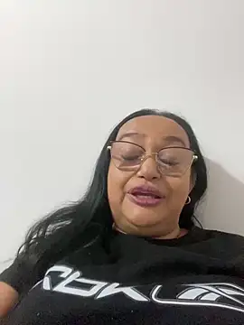 GiaNahomi online show from December 2024 05:10:02 PM