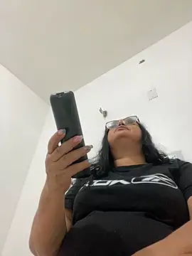 GiaNahomi online show from December 2024 09:08:01 PM