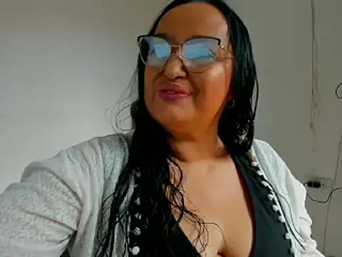 GiaNahomi online show from March 2025 09:31:02 PM