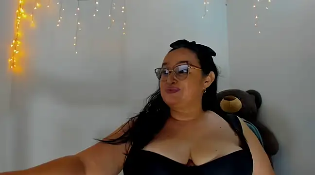 GiaNahomi online show from March 2025 11:37:02 PM