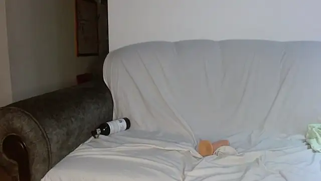 Vanessa Aniston online show from November 2025 08:57:01 AM