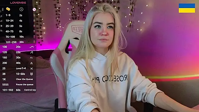 RedVelveten online show from September 2025 07:40:02 PM