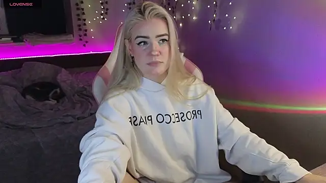 RedVelveten online show from October 2025 08:29:02 PM