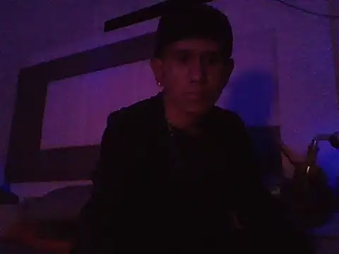 oiram27 online show from December 2025 01:46:02 AM