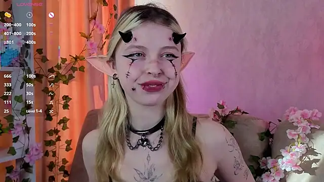 HildaEvatt online show from September 2025 04:14:01 AM
