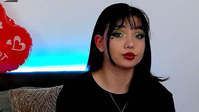 AveryWillow online show from February 2025 02:46:02 PM