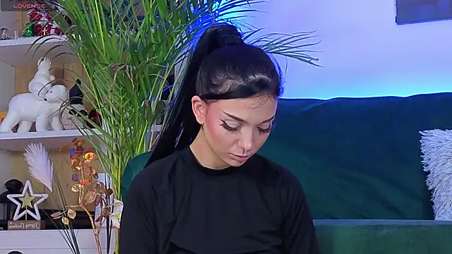 AveryWillow online show from December 2025 04:03:02 PM