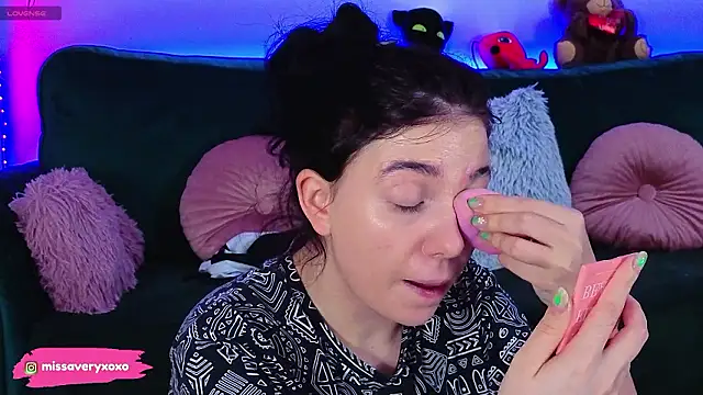 AveryWillow online show from March 2026 11:54:01 PM